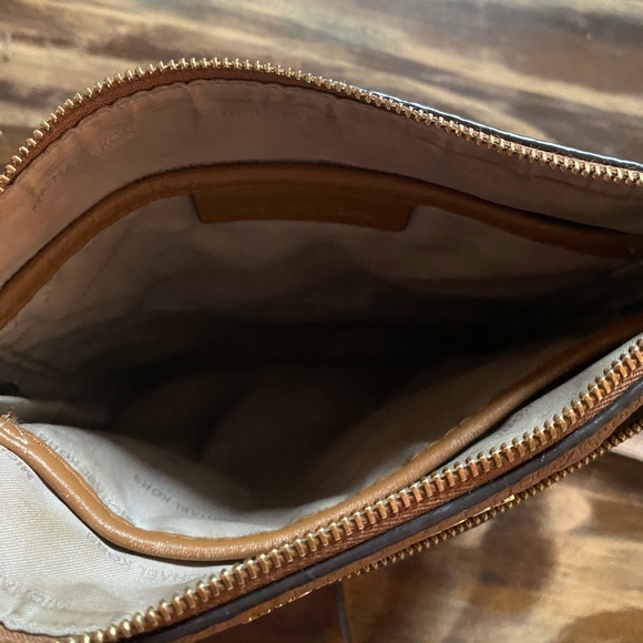 MICHAEL Michael Kors Riley Small Flat Crossbody - Picture 3 of 5